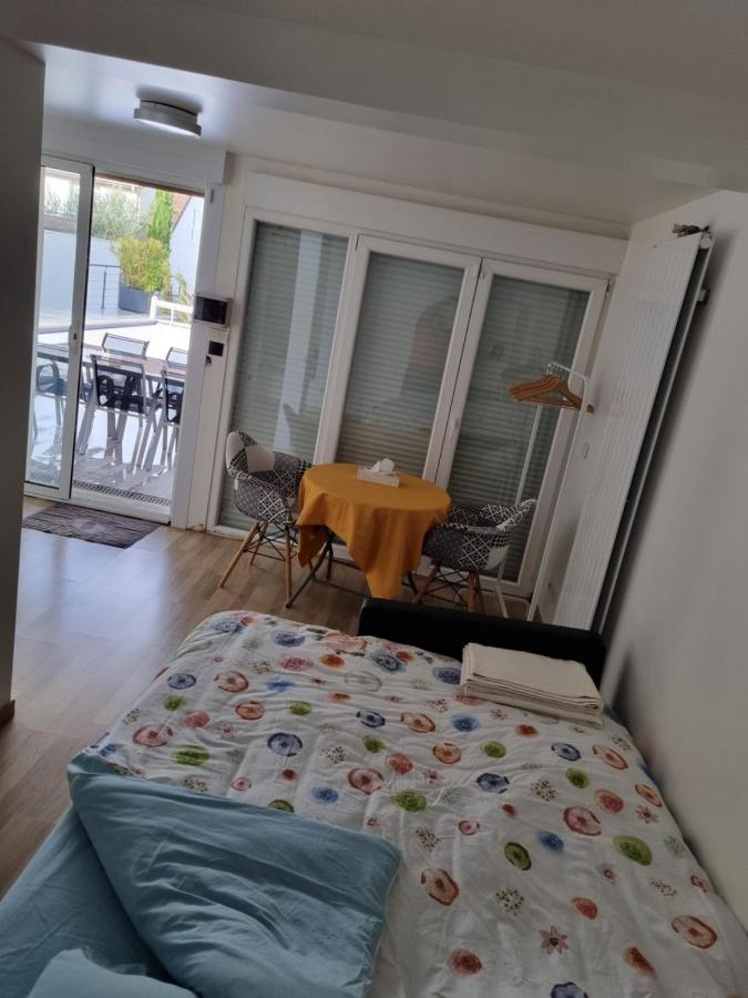 Apartamento Ravissant Studio avec piscine privée et jardin Rueil-Malmaison Exterior foto